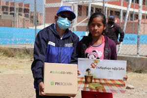 Bolivia Con Vida - girl and staff